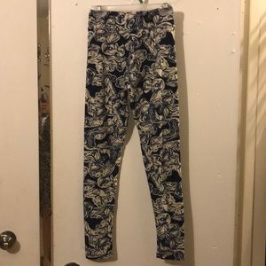 LuLaRoe leggings. Size tween
